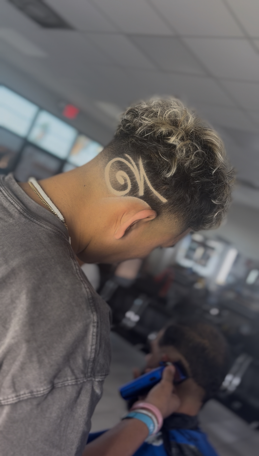 Fresh cut with a custom razor design by chuy.2_faded